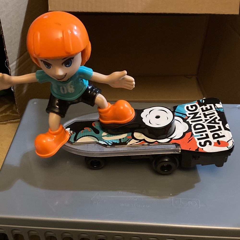 WITH BATTERY COVER Didai Toys Sliding Plate RC Skateboarding toy